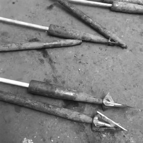 经警方调查发现,不法分子利用热成像设备锁定目标后,操纵无人机空投金属箭头进行猎捕 新华社发